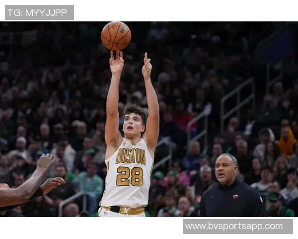 布朗称赞冈萨雷斯表现出色绝平三分是关键时刻的胜利象征